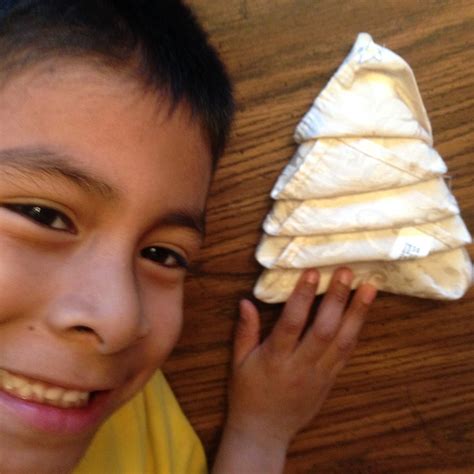 Christmas Tree Napkin Tutorial 的图像结果