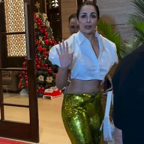 Aren't those golden pants really glamorous?