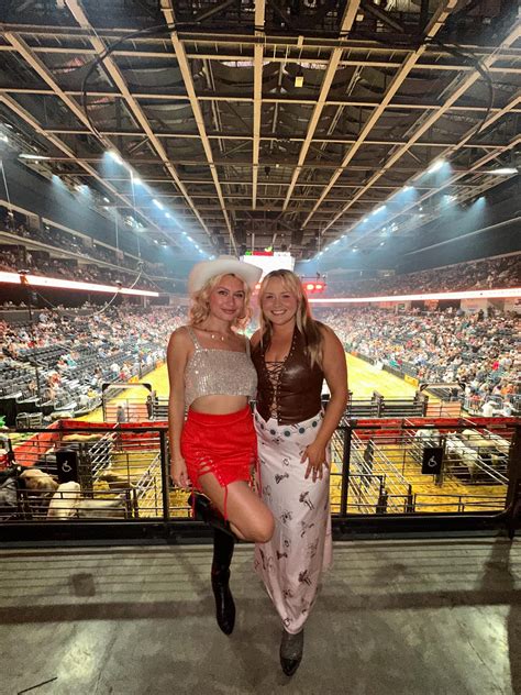 Linds 👑 (@lindseystengtv) • Instagram photos and videos