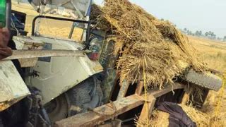 बिहार में बड़ा रेल हादसा टला, EMU ट्रेन से टकराई धान लदी ट्रैक्टर ...