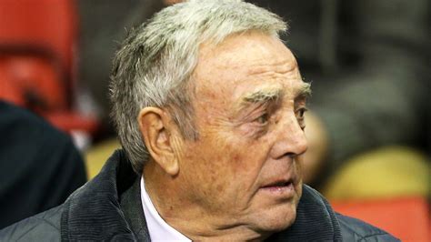 Liverpool legend Ian St John fights cancer - ESPN