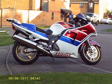 2002 HONDA BLACKBIRD CBR1100XX Painted in CB1100R Colours