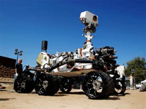 An artist's concept of the Curiosity rover safely tucked inside the ...