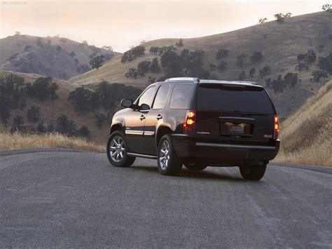 GMC Yukon Denali (2007) - pictures, information & specs