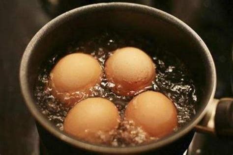梦见鸡蛋是什么意思 梦到鸡蛋破了变成小鸡有什么预兆 - 致富热