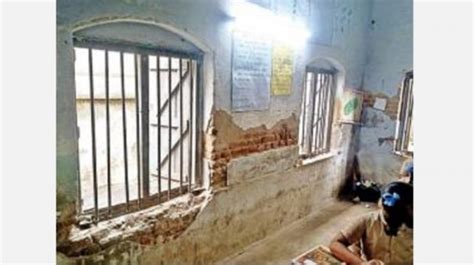 தெள்ளார் அரசு மகளிர் உயர்நிலை பள்ளி கட்டிடத்தால் மாணவிகளுக்கு ஆபத்து ...