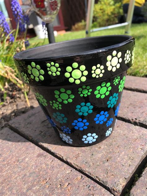 Hand Painted Dot Art Flower Pot - Etsy | Flower pots, Painted flower pots, Dots art