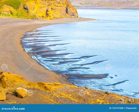 Kleifarvatn - the Largest Lake on the Reykjanes Peninsula in Iceland ...