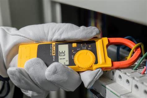 Fluke 301A Clamp Meter | Fluke