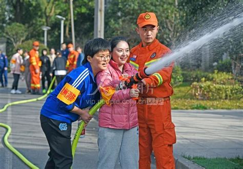 江苏常州：消防救援支队开展“女消防员”体验日活动-人民图片网