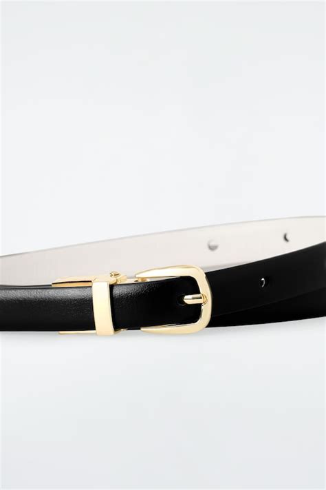 REVERSIBLE SLIM LEATHER BELT - BLACK / ECRU | COS