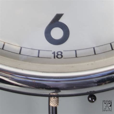 Wall clock in the style of Bauhaus Modernism from the 1930s - ZEITLOS ...