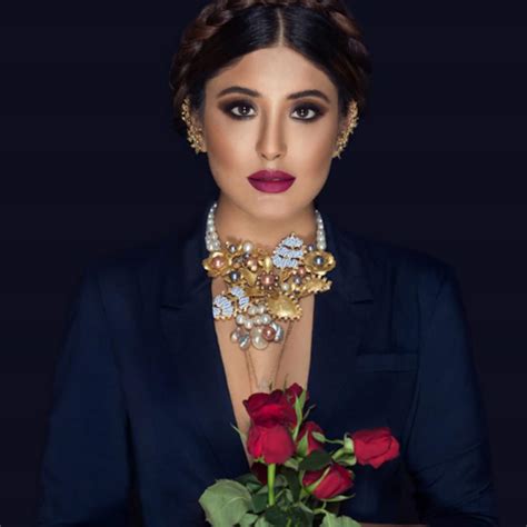 Kritika Kamra to make her Bollywood debut with Pelli Choopulu's Hindi ...