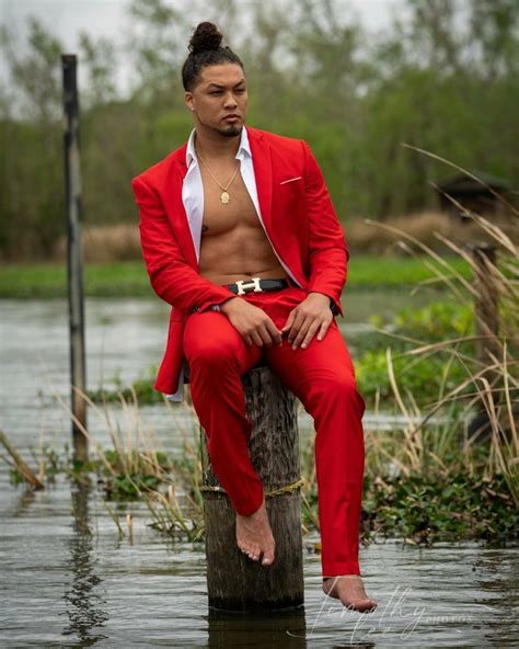 Timothy Bayou Banga Roberts's feet