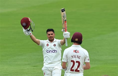 Ricardo Vasconcelos celebrates his century | ESPNcricinfo.com