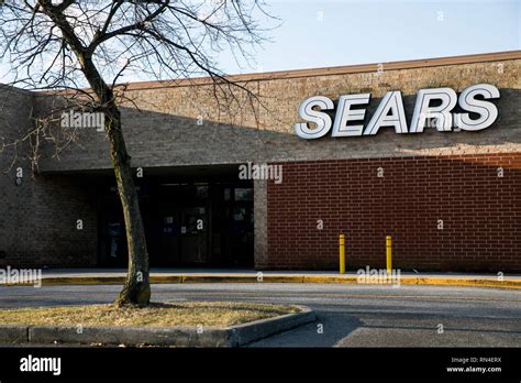 Logo sign outside sears retail hi-res stock photography and images - Alamy