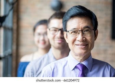 People Standing in a Row 的图像结果