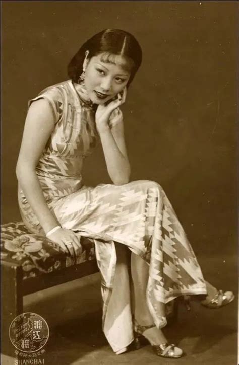 老照片：从中国女性服饰百年变迁史来看从清朝以后中国的女人都怎么穿衣服？_腾讯新闻