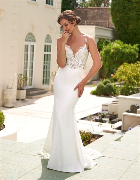 Sweetheart Lace Fitted Wedding Dress