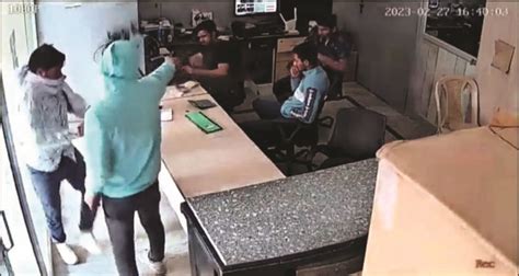 2 men open fire at cable office staff, kill 1