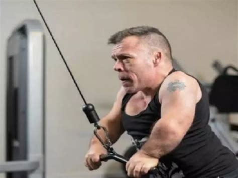 This 48-YO Man With Dwarfism Takes World By Storm, Breaks Weight ...