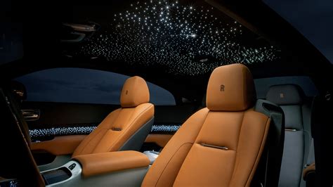 Rolls-Royce adds shooting stars to starlight headliner