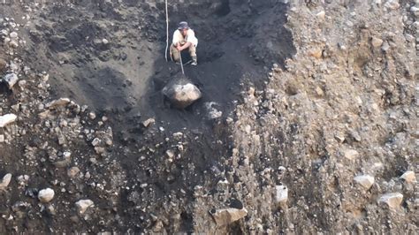 Amazing..!!! dropping sand and rocks from cliffs and destroying them ...