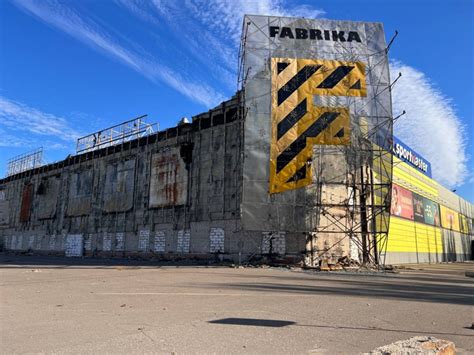 Як виглядає зруйнований загарбниками ТРЦ «Фабрика» у Херсоні (фото)