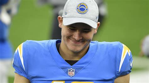 Justin Herbert's haircut, before and after: Did buzz cut jinx Chargers ...