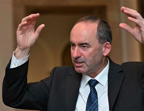 Hubert Aiwanger wirft Özdemir gewollten Abbau der Tierhaltung vor ...