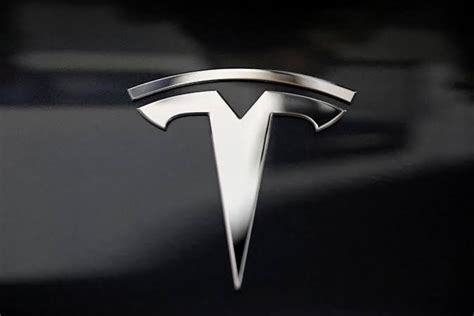 Tesla may release a 25,000 dollars electric car without a steering ...
