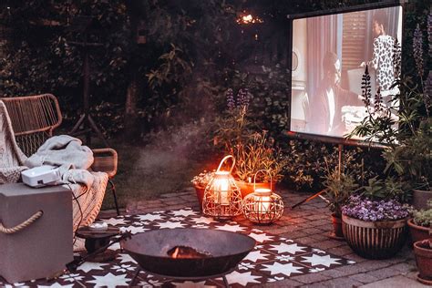 尽享奢华的户外电影体验 在家创造一个浪漫的花园电影院 - 装修保障网