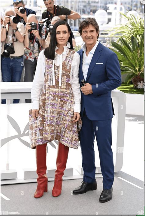 Who is taller Jennifer Connelly or Tom Cruise? In some pictures ...