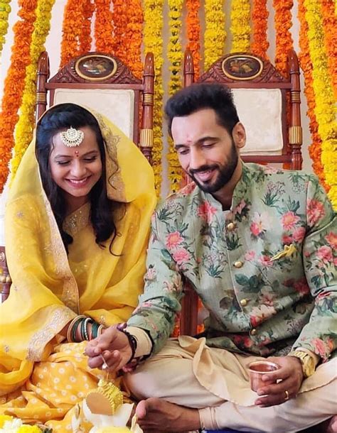 Wedding pictures of Bollywood actor & choreographer Punit Pathak go ...