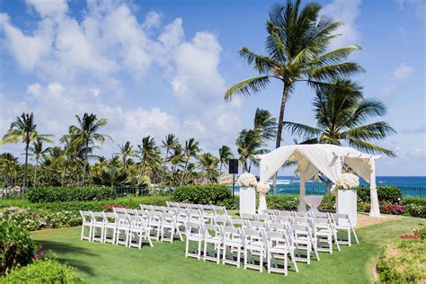 Chic Hawaiian Destination Wedding | Nico and Lala