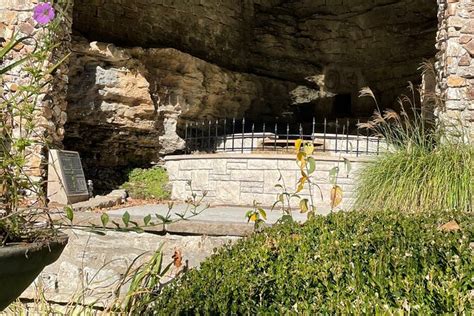 2025 Eureka Rocket: Eureka Springs City Tour by Golf Cart - with Reviews