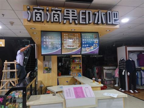 三亚市区有名的小吃一条街 水吧及餐饮店铺约60多家品类