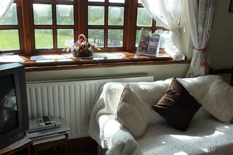 BURTON FARMHOUSE (Galmpton) - 2025 B&B Reviews, Photos, Rate Comparison ...