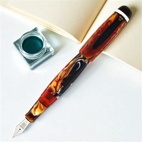 Opus 88 Bela Red Fountain pen