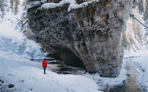 Download wallpaper 3840x2400 man, loneliness, alone, rocks, snowy 4k ...