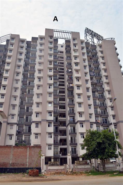 Amrapali Castle Construction Update