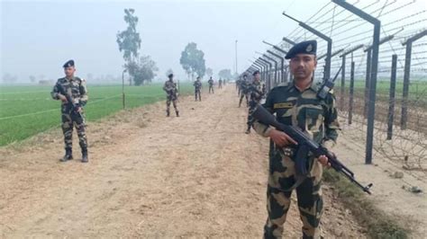Pakistani infiltrator trying to enter India shot dead by BSF jawans in ...