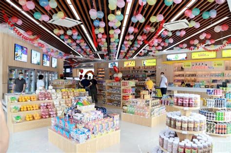 临近春节，曲靖超市糖果干货热销_年货_销售_市场人气