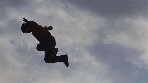 Flying Humanoid 的图像结果