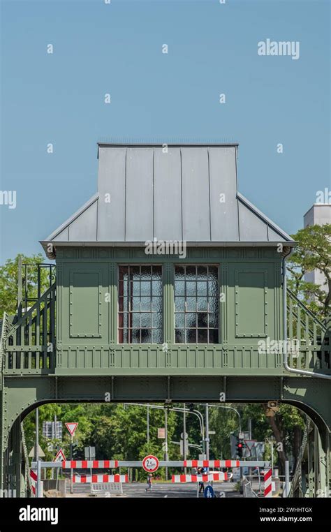 Machine House 的图像结果