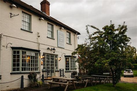 THE ROSE AND CROWN (Ashbury) - Inn Reviews, Photos, Rate Comparison ...
