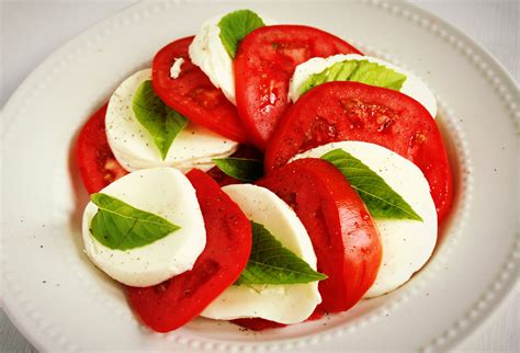 Caprese Salad Recipe - Olive Central