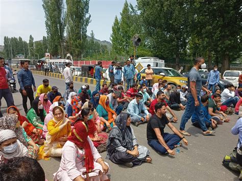 Kashmiri Pandits Threaten Mass Migration After School Teacher Shot Dead ...