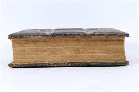 Lot - 1870's illustrated explanatory family Bible. Large quarto ...