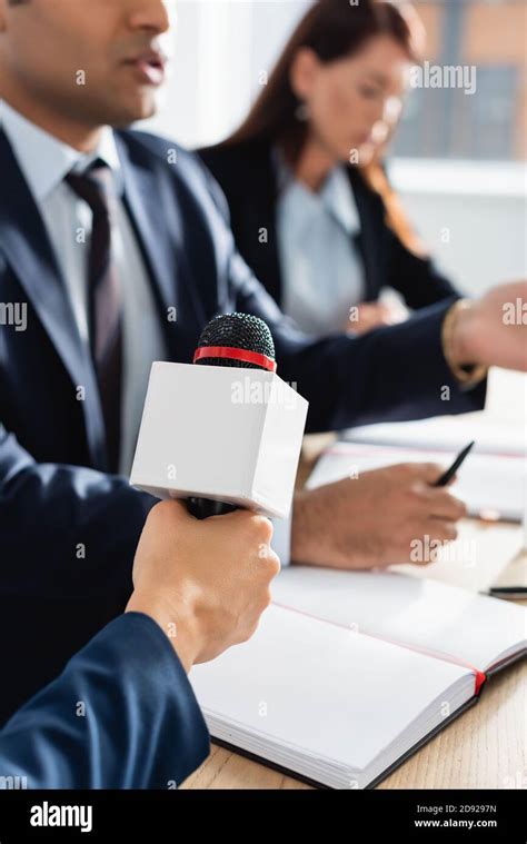 Journalist Interviewing 的图像结果